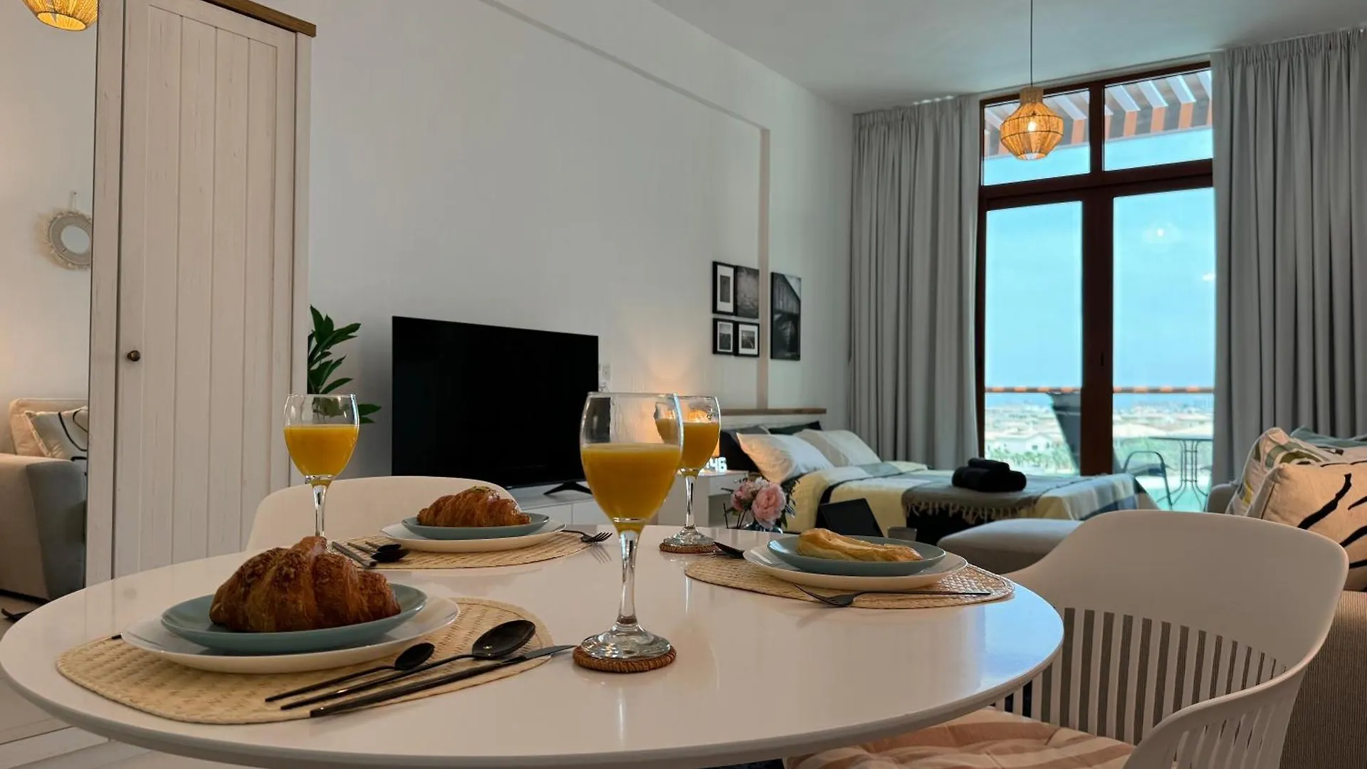 Unique Apt At Top Of Yachts With Panoramic Sea View Of Burj Khalifa, Alarab & Atalntis In Palm Jumeirah Dubai